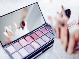 travel-makeup-checklist