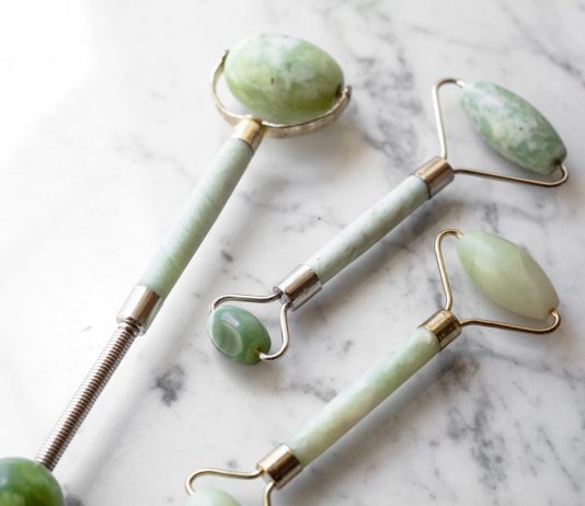 how-to-use-jade-roller